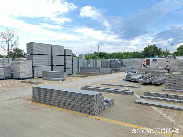 铝模施工质量问题解决!为什么会出现飘窗气泡、爆模问题?